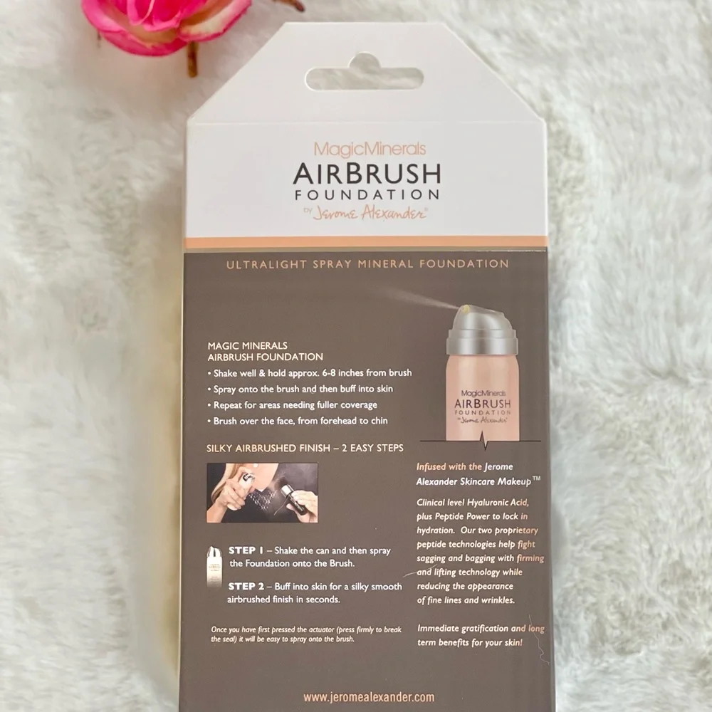 New with tags MAGIC MINERAL AIRBRUSH FOUNDATION With Kabuki Brush to buff, blend
